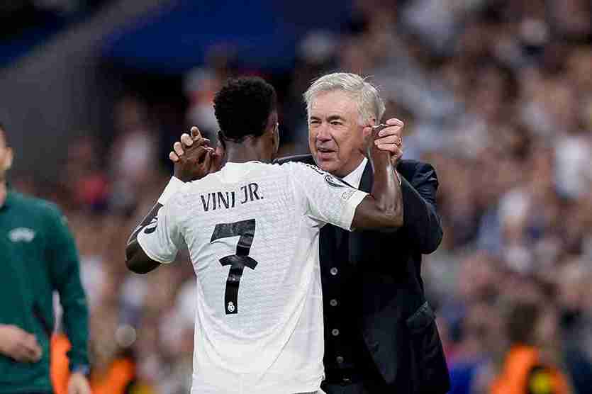 فينيسيوس جونيور عبّر عن سعادته بوصول أنشيلوتي إلى اللقب الرابع عشر مع ريال مدريد