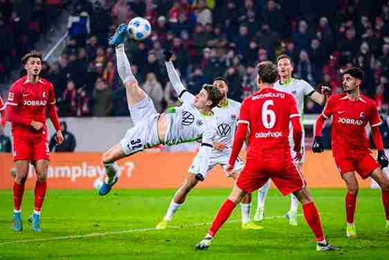 فرايبورغ يهزم فولفسبورغ 3-2 في مباراة مثيرة