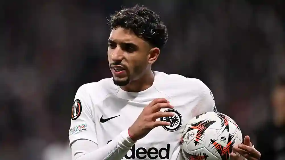 قرار فرانكفورت يفتح الباب أمام انتقال عمر مرموش إلى ليفربول