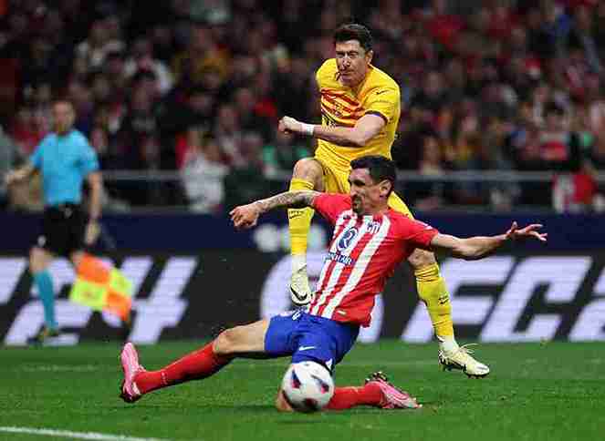 يسعى برشلونة إلى عرقلة أتلتيكو مدريد من الوصول إلى إنجاز تاريخي جديد