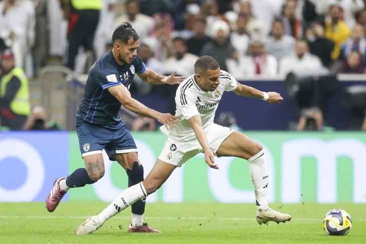 ريال مدريد يتغلب على باتشوكا بثلاثية ويتوج بكأس الإنتركونتيننتال