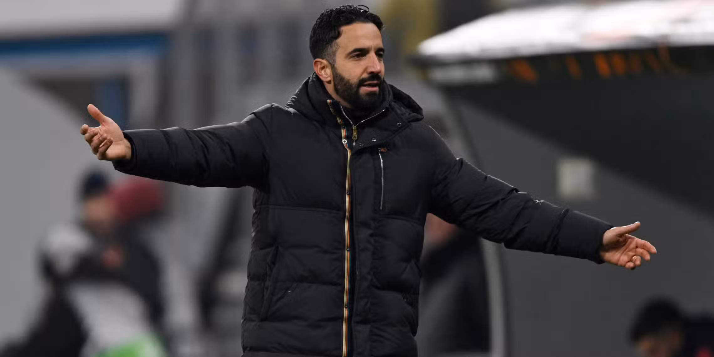 مانشستر يونايتد يسعى للتعاقد مع أحد أفضل اللاعبين في مركز الظهير في العالم
