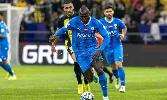 وكيل أعمال كوليبالي ينفي أنباء مغادرته الهلال السعودي