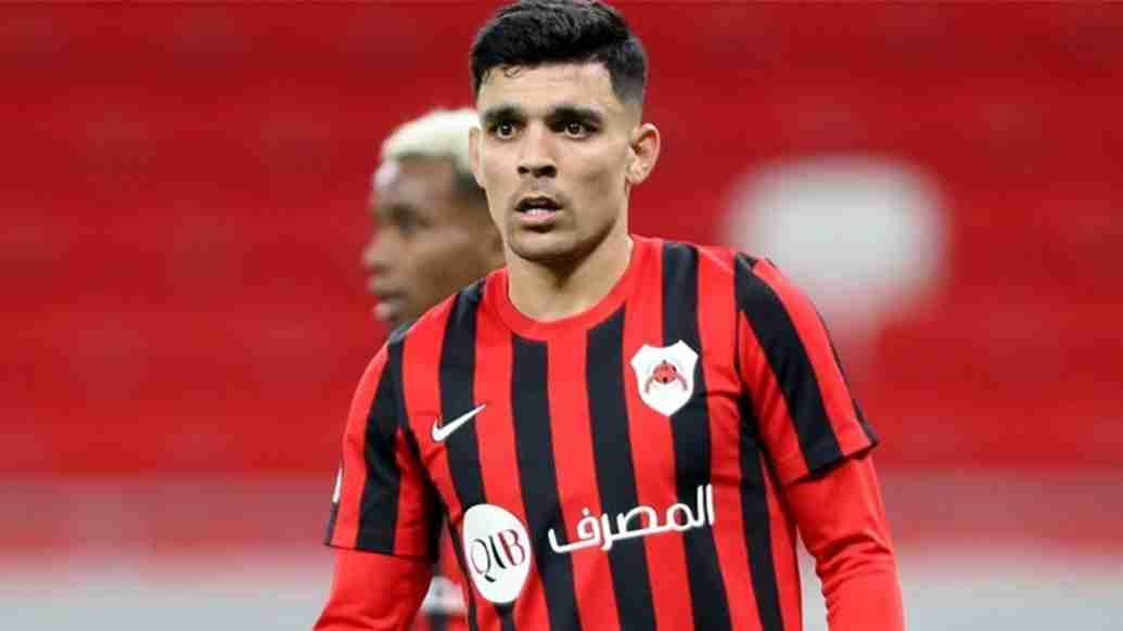 أشرف بن شرقي يجري الفحص الطبي استعداداً للانضمام إلى صفوف الأهلي