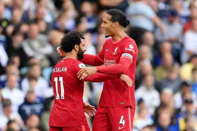 رفان دايك يشيد بتألق محمد صلاح وطموحات ليفربول للموسم الحالي