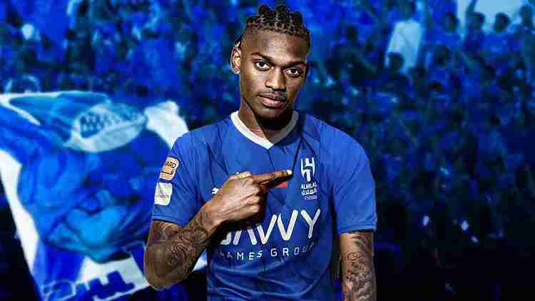 الهلال يُدرج رافائيل لياو كأولوية قصوى في خططه للصيف المقبل