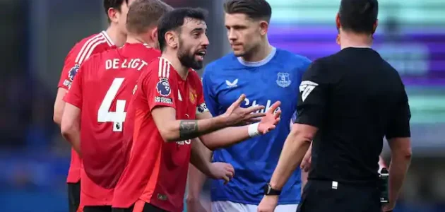 مانشستر يونايتد ينجح في انتزاع تعادل صعب أمام إيفرتون في الدوري الإنجليزي الممتاز