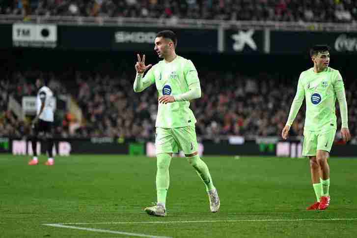 الكشف عن سبب غياب نجم برشلونة عن مواجهة إشبيلية