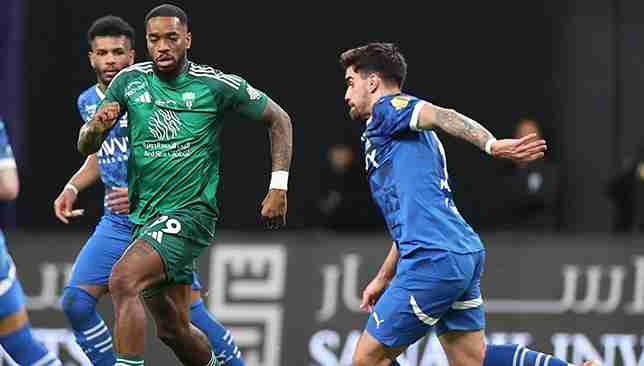 سالم الدوسري يقلص الفارق للهلال بهدف مميز في الكلاسيكو أمام الأهلي