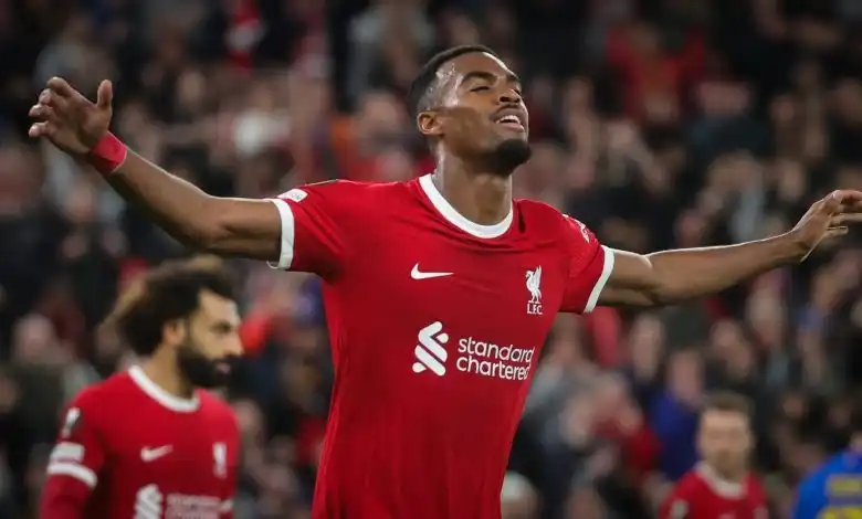 ليفربول يوضح سبب غياب جرافينبيرش عن تشكيلة منتخب هولندا