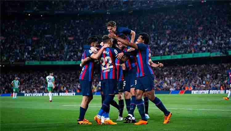 رابطة الليغا تصادق على تمديد عقد لاعب برشلونة