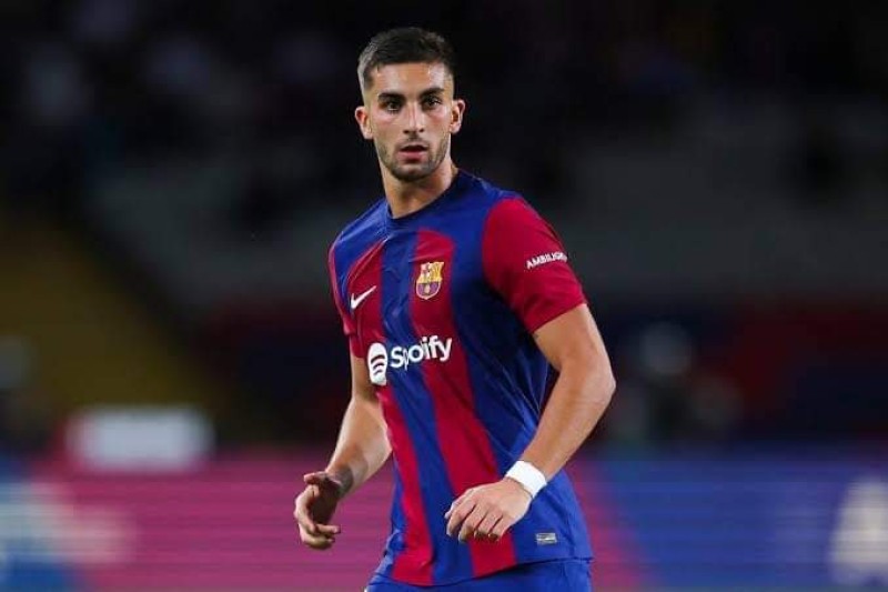 توريس يقترب من تحقيق إنجاز تاريخي مع برشلونة ضد أوساسونا