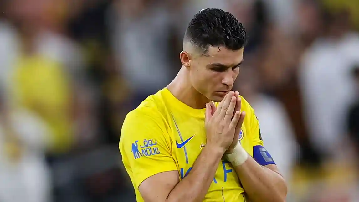 أسطورة الهلال يفاجئ كريستيانو رونالدو