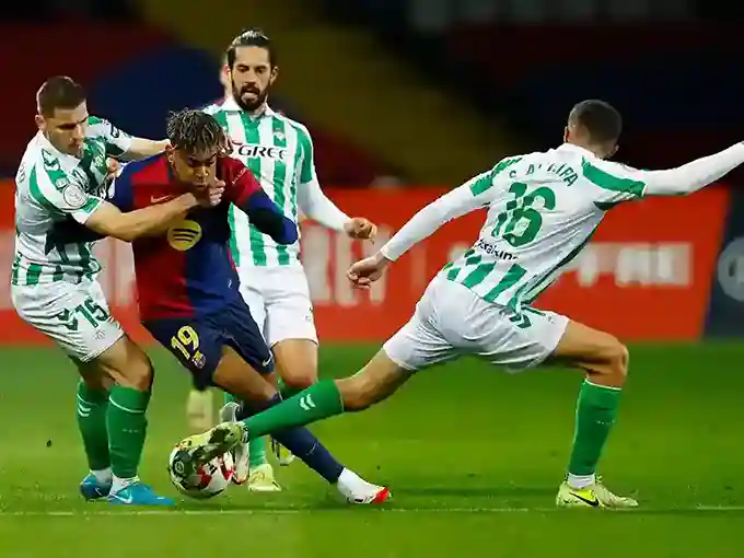 قائمة برشلونة لمباراة ريال بيتيس