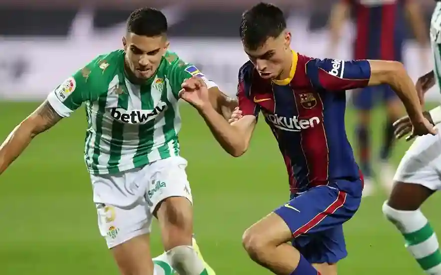 برشلونة يهدر فرصة استغلال تعثر ريال مدريد ويتعثر بدوره أمام ريال بيتيس