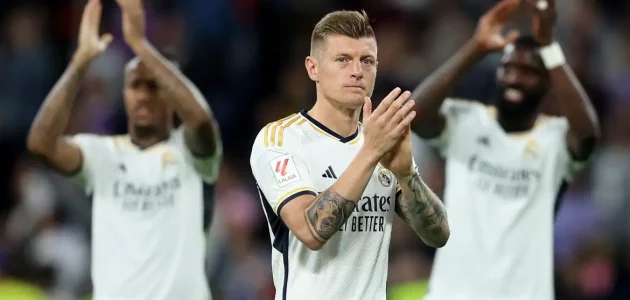 توني كروس ينصح ريال مدريد بالتعاقد مع للتعاقد مع أحد أبرز لاعبي خط الوسط